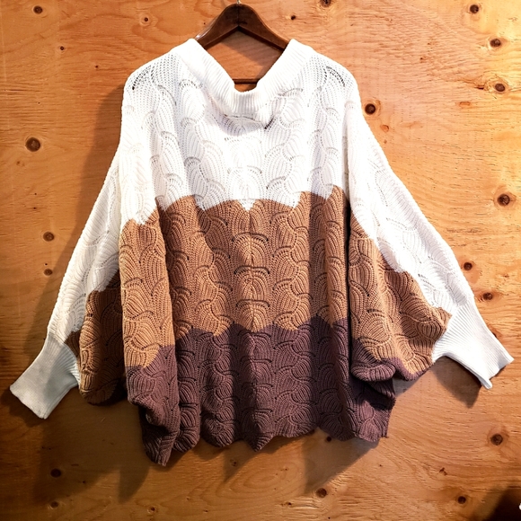 Andree By Unit Women's Scalloped Oversized Dolman Sleeves Sweater Size:  2X - Picture 2 of 8